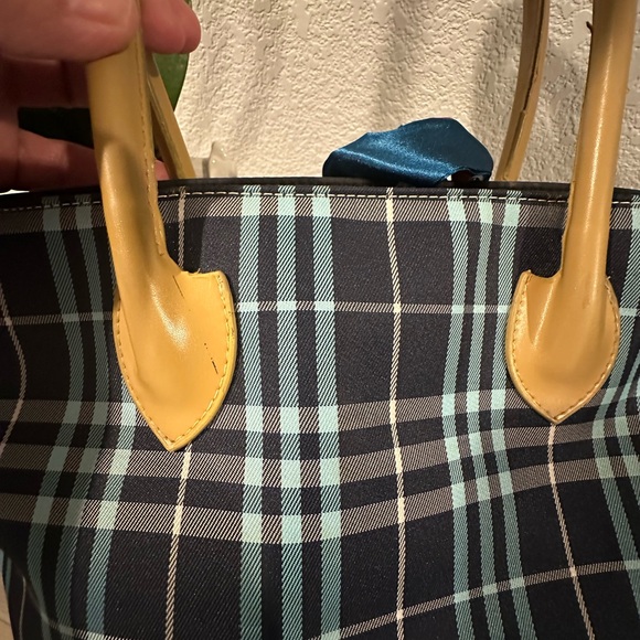 Burberry Plaid Shoulder Tote Bag / COA - Picture 7 of 13